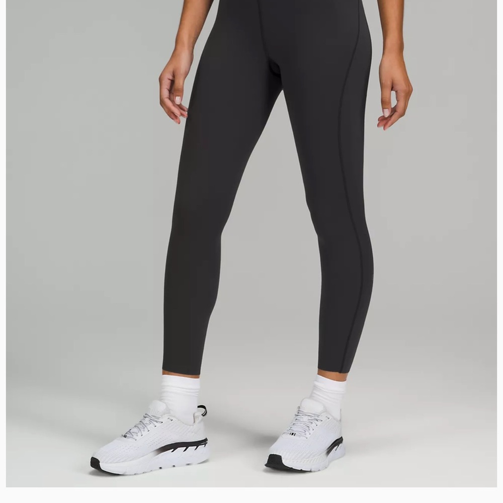 Lululemon in movement leggings 25”